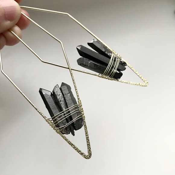 Geometric Quartz Crystal Wired Hoop Boho Earring - Picture 4 of 16